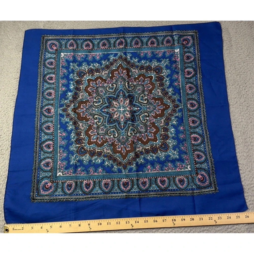 The Unbranded Brand scarf blue